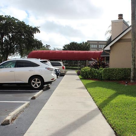 Doral Inn & Suites Miami Airport West מראה חיצוני תמונה